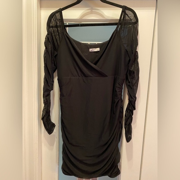 🆕 Hollister Co. DRESS -black cocktail dress size Large deep V neckline sheer - Picture 2 of 9